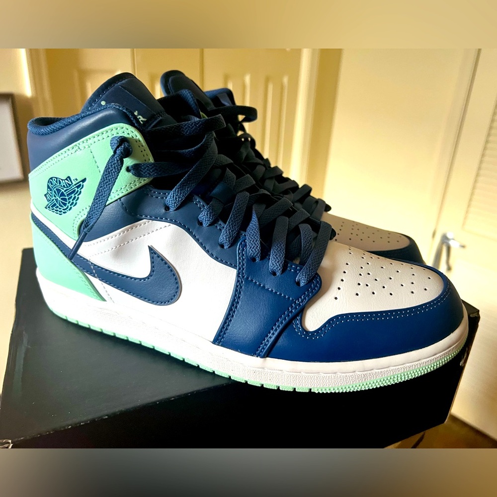 Jordan 1 mid size 11.5